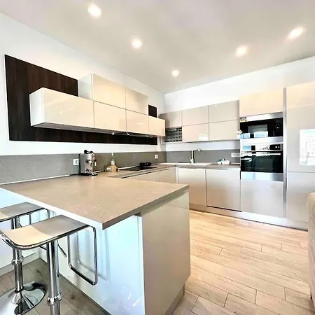 Ring Center / 2br Luxury * Tirana