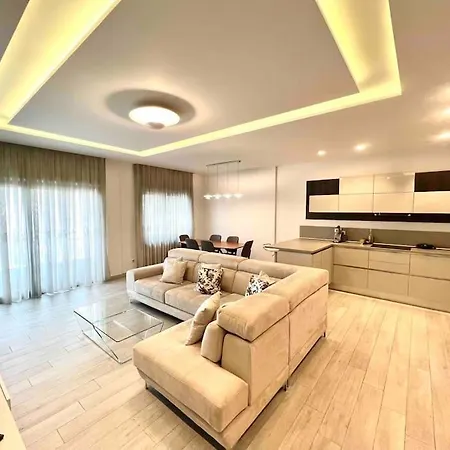 Ring Center / 2br Luxury Tirana