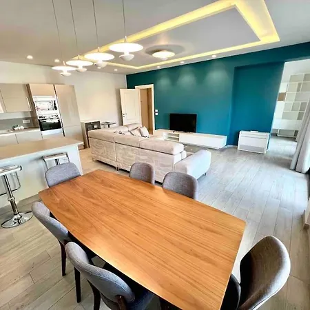 Ring Center / 2br Luxury Tirana